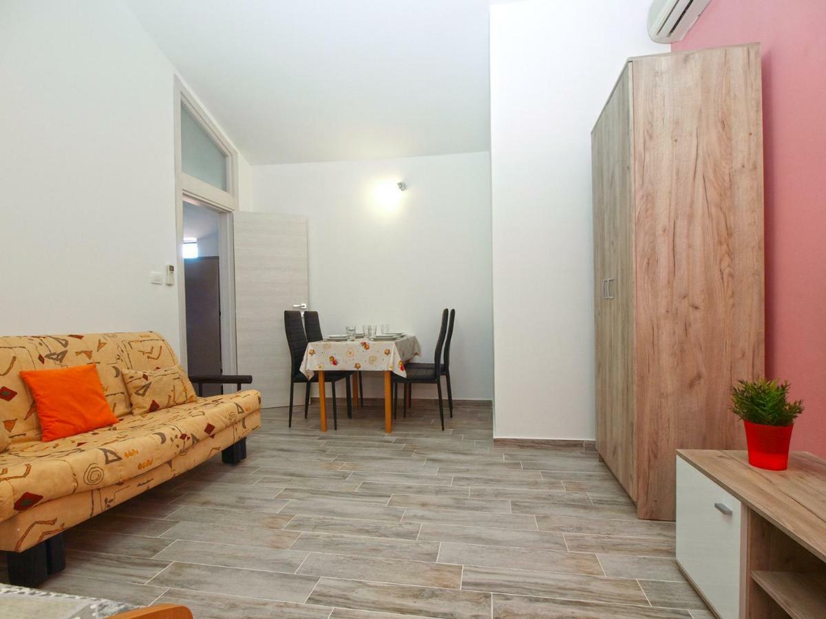 Apartments Oriana 898 Pula Exterior photo