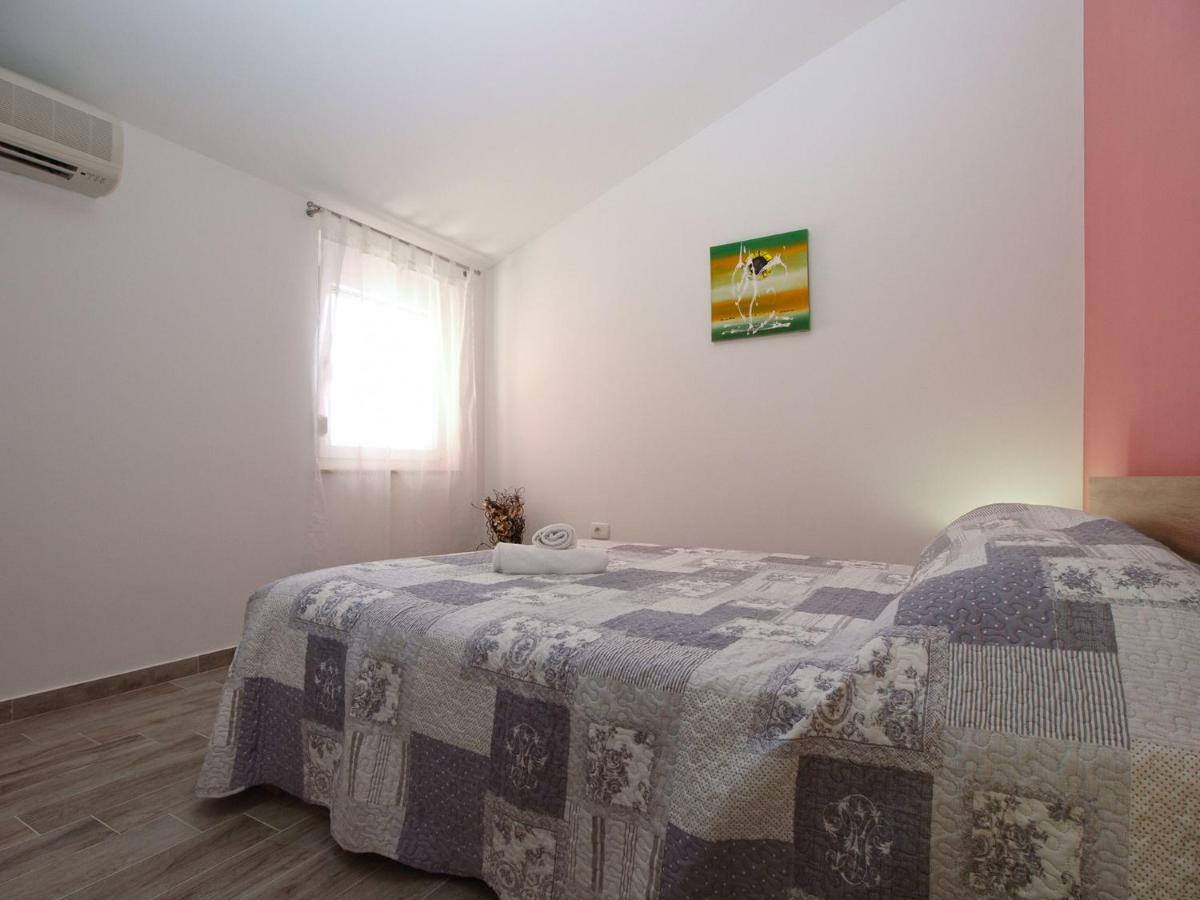 Apartments Oriana 898 Pula Exterior photo