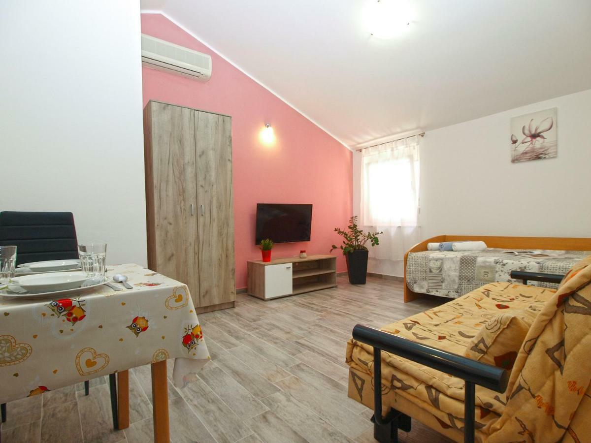 Apartments Oriana 898 Pula Exterior photo