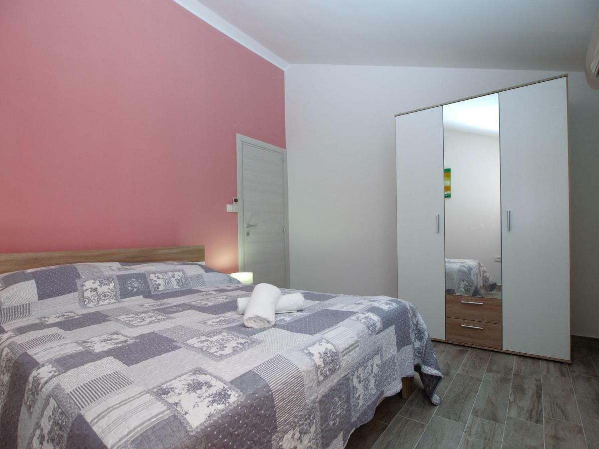 Apartments Oriana 898 Pula Exterior photo