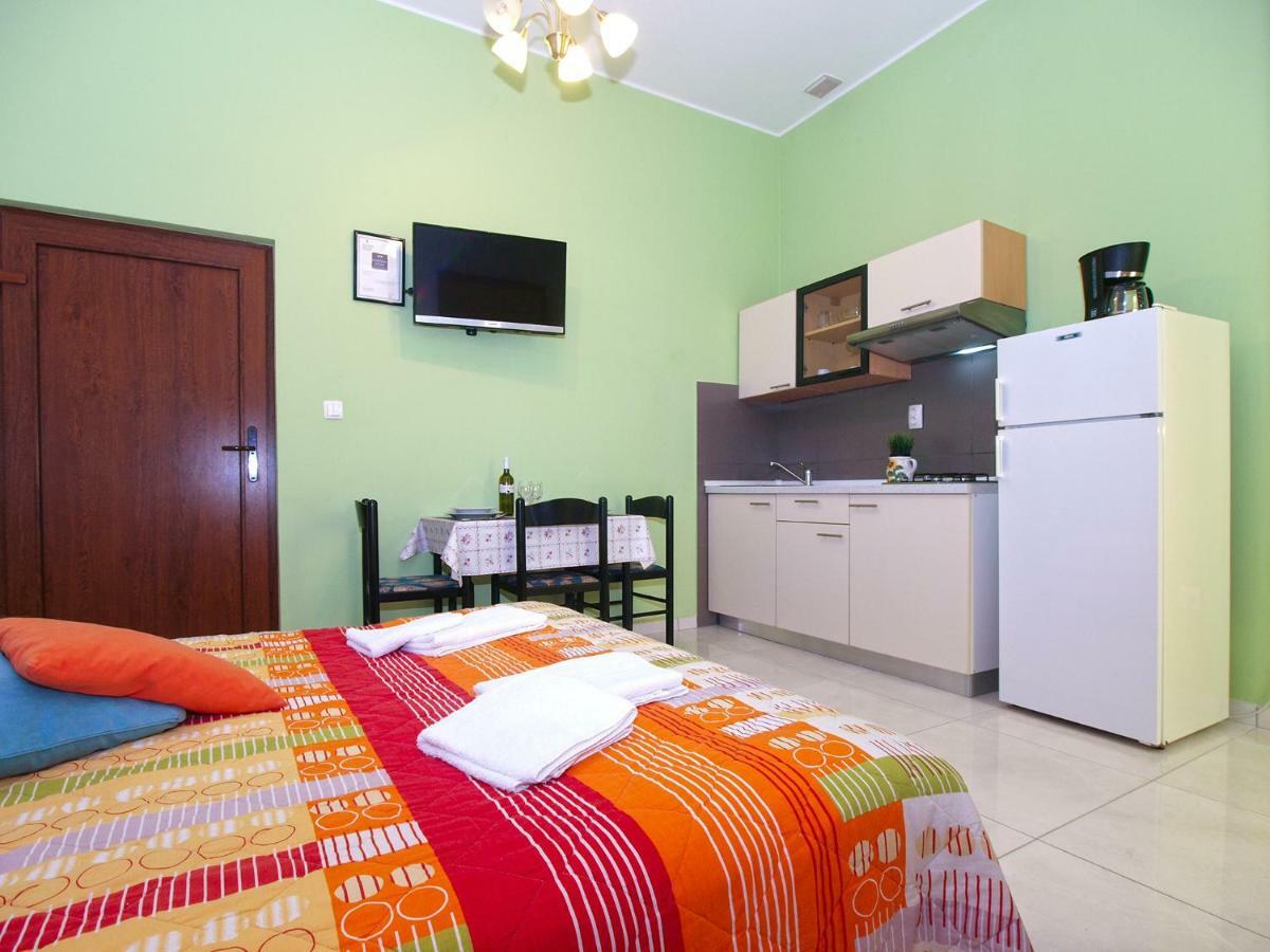 Apartments Oriana 898 Pula Exterior photo
